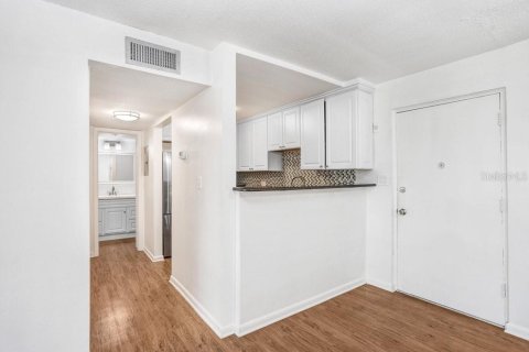 Снять в аренду кондоминиум в Тампа, Флорида 1 комната, 60.39м2, № 1913995 - фото 2