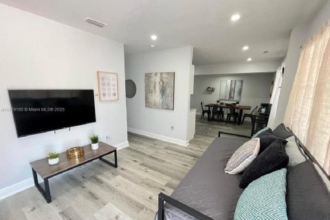 Villa ou maison à vendre à Miami, Floride: 3 chambres, 73.58 m2 № 1973474 - photo 13