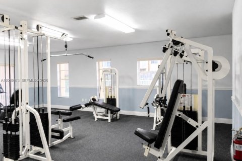 Condo in Doral, Florida, 1 bedroom № 2244647 - photo 7