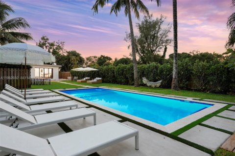 Купить виллу или дом в Майами, Флорида 5 спален, 219.81м2, № 2050770 - фото 2