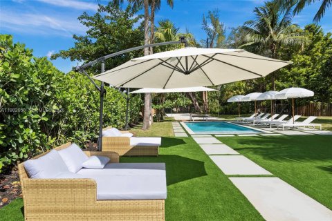 Купить виллу или дом в Майами, Флорида 5 спален, 219.81м2, № 2050770 - фото 13