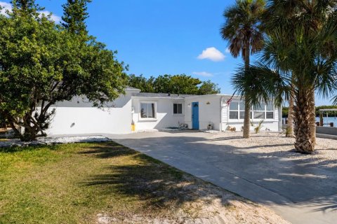 Villa ou maison à vendre à Bradenton, Floride: 3 chambres, 184.32 m2 № 2277656 - photo 2