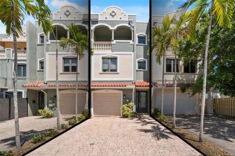 Adosado en venta en Fort Lauderdale, Florida, 3 dormitorios, 186.55 m2 № 2072689 - foto 2