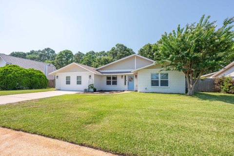 House in Fort Walton Beach, Florida 5 bedrooms, 213.68 sq.m. № 590248 - photo 1