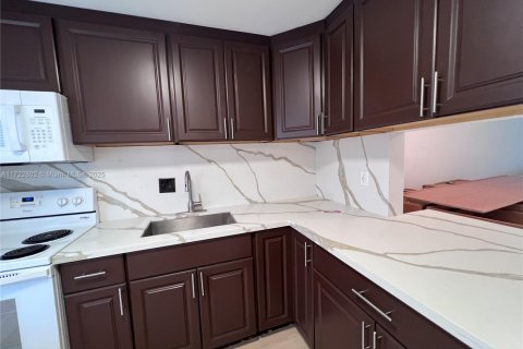 Copropriété à vendre à Margate, Floride: 2 chambres, 91.97 m2 № 2038119 - photo 7