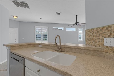 Condo in Sun City Center, Florida, 2 bedrooms  № 1539030 - photo 11