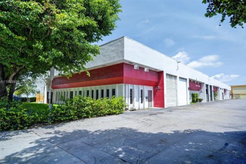 Immobilier commercial à Doral, Floride № 2327761