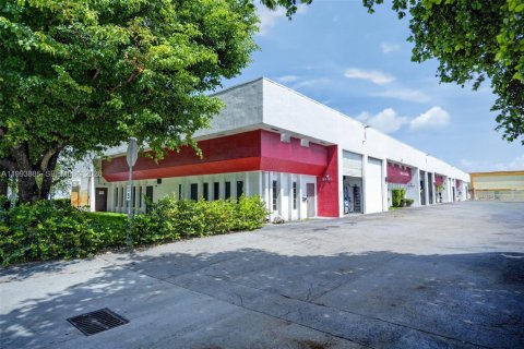 Immobilier commercial à vendre à Doral, Floride № 2327761 - photo 2