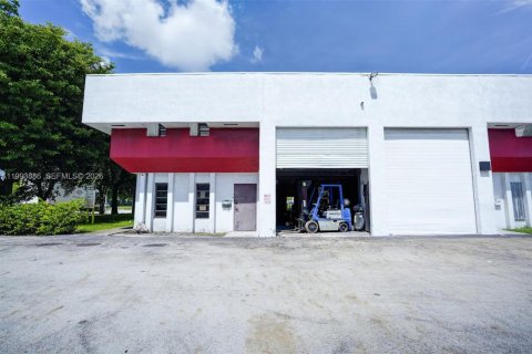 Immobilier commercial à vendre à Doral, Floride № 2327761 - photo 5