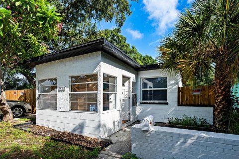 House in Saint Petersburg, Florida 4 bedrooms, 126.35 sq.m. № 2353297