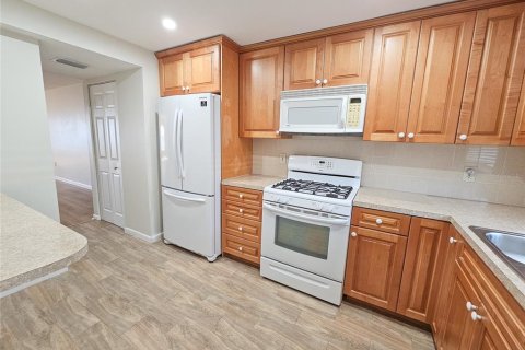 Copropriété à louer à Gulfport, Floride: 1 chambre, 108.7 m2 № 1783112 - photo 5