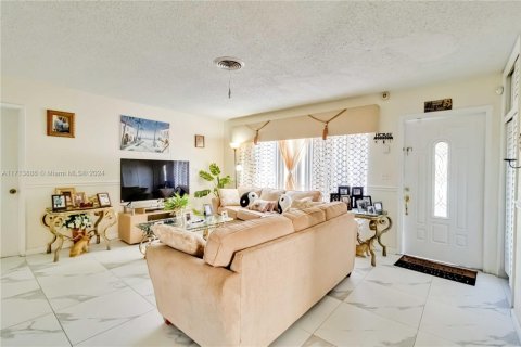 Villa ou maison à vendre à Sunrise, Floride: 3 chambres, 122.63 m2 № 1937186 - photo 3