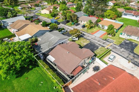 Villa ou maison à vendre à Miami, Floride: 2 chambres, 116.59 m2 № 2185819 - photo 16