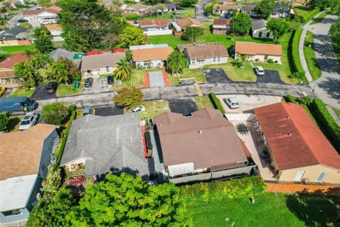 Villa ou maison à vendre à Miami, Floride: 2 chambres, 116.59 m2 № 2185819 - photo 13