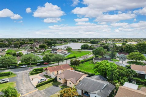 Villa ou maison à vendre à Miami, Floride: 2 chambres, 116.59 m2 № 2185819 - photo 5