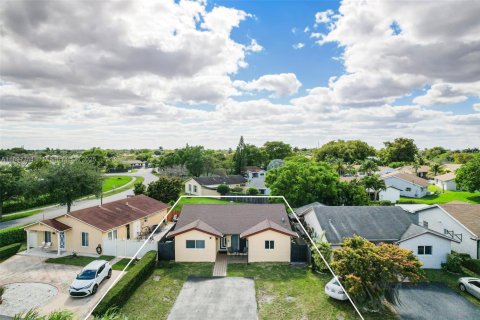 Villa ou maison à vendre à Miami, Floride: 2 chambres, 116.59 m2 № 2185819 - photo 4