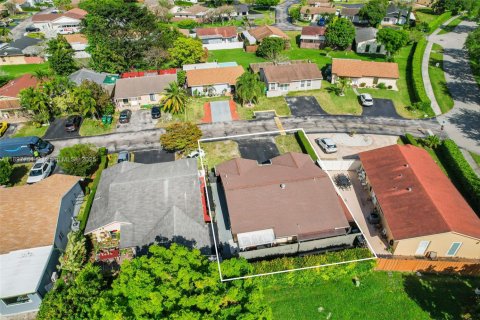 Villa ou maison à vendre à Miami, Floride: 2 chambres, 116.59 m2 № 2185819 - photo 14