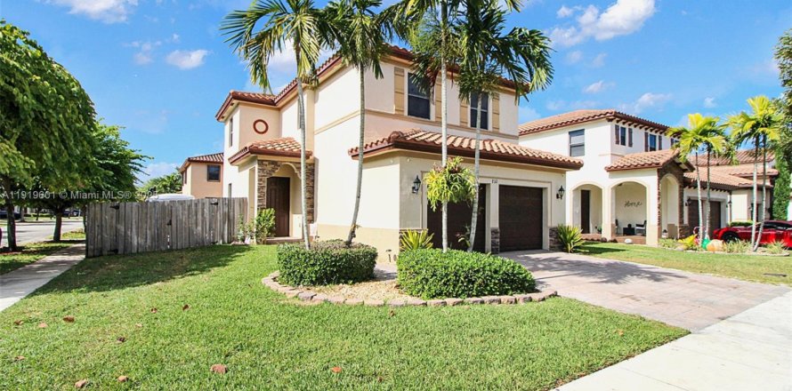 Casa en Homestead, Florida 3 dormitorios, 203.73 m2 № 1974741