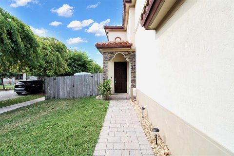 Casa en venta en Homestead, Florida, 3 dormitorios, 203.73 m2 № 1974741 - foto 4