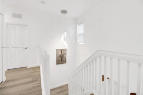 Casa en venta en Homestead, Florida, 3 dormitorios, 203.73 m2 № 1974741 - foto 16