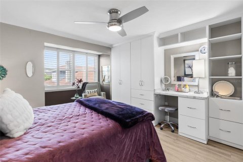 Condo in Saint Petersburg, Florida, 1 bedroom  № 2394132 - photo 20