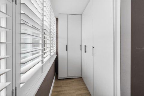 Condo in Saint Petersburg, Florida, 1 bedroom  № 2394132 - photo 18