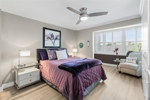Condo in Saint Petersburg, Florida, 1 bedroom  № 2394132 - photo 19