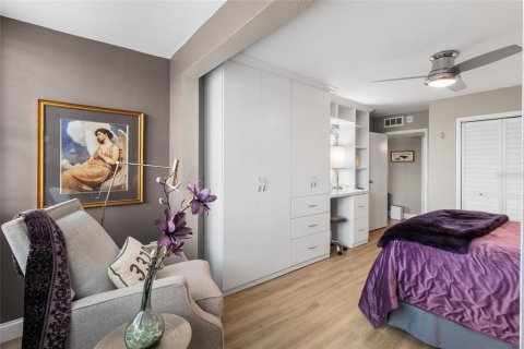 Condo in Saint Petersburg, Florida, 1 bedroom  № 2394132 - photo 23