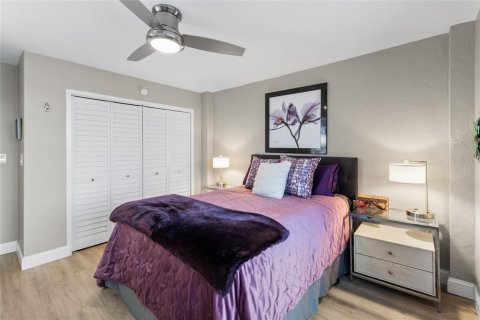 Condo in Saint Petersburg, Florida, 1 bedroom  № 2394132 - photo 21