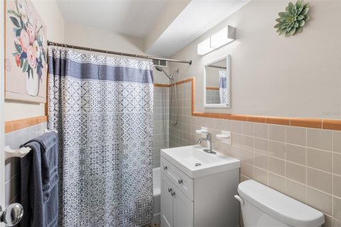 Condo in Saint Petersburg, Florida, 1 bedroom  № 2394132 - photo 24