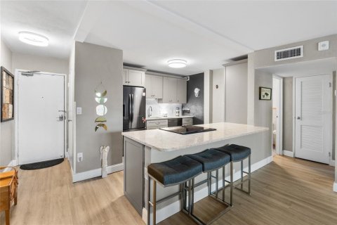 Condo in Saint Petersburg, Florida, 1 bedroom  № 2394132 - photo 2