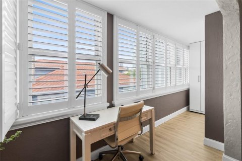 Condo in Saint Petersburg, Florida, 1 bedroom  № 2394132 - photo 16