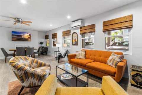 Condo in Saint Petersburg, Florida, 1 bedroom  № 2394132 - photo 25