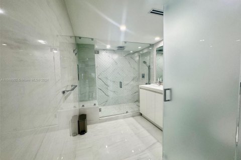 Condominio en alquiler en Bal Harbour, Florida, 3 dormitorios, 156.82 m2 № 1960444 - foto 27