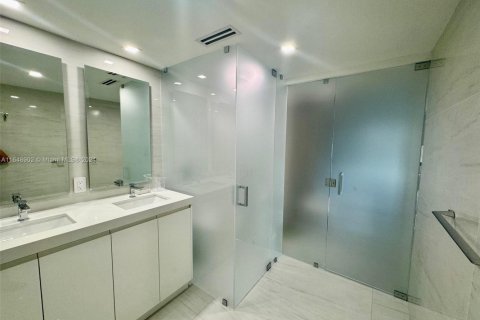 Condominio en alquiler en Bal Harbour, Florida, 3 dormitorios, 156.82 m2 № 1960444 - foto 29