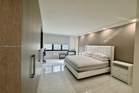 Condominio en alquiler en Bal Harbour, Florida, 3 dormitorios, 156.82 m2 № 1960444 - foto 23