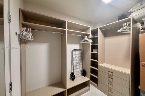 Condominio en alquiler en Bal Harbour, Florida, 3 dormitorios, 156.82 m2 № 1960444 - foto 30