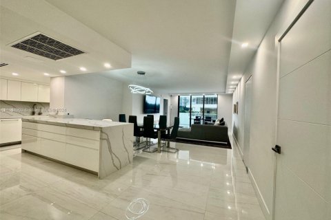 Condominio en alquiler en Bal Harbour, Florida, 3 dormitorios, 156.82 m2 № 1960444 - foto 3