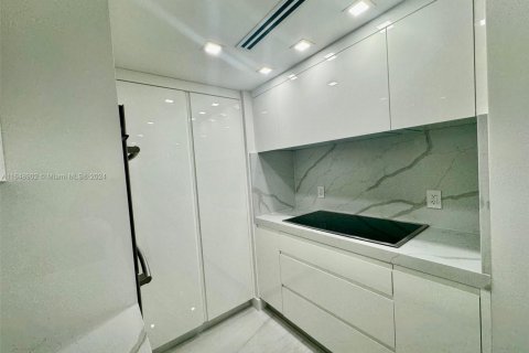 Condominio en alquiler en Bal Harbour, Florida, 3 dormitorios, 156.82 m2 № 1960444 - foto 10