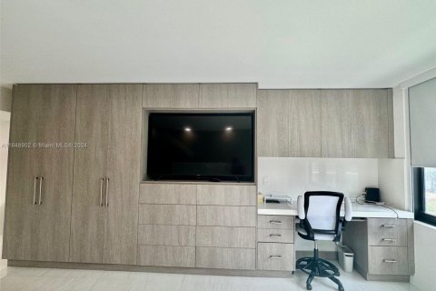 Condominio en alquiler en Bal Harbour, Florida, 3 dormitorios, 156.82 m2 № 1960444 - foto 25