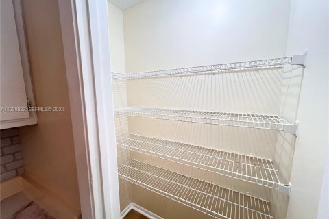 Снять в аренду кондоминиум в Помпано-Бич, Флорида 1 спальня, 55.74м2, № 1989519 - фото 3