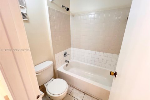 Снять в аренду кондоминиум в Помпано-Бич, Флорида 1 спальня, 55.74м2, № 1989519 - фото 12