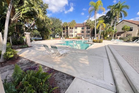 Снять в аренду кондоминиум в Помпано-Бич, Флорида 1 спальня, 55.74м2, № 1989519 - фото 9