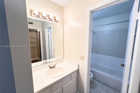 Снять в аренду кондоминиум в Помпано-Бич, Флорида 1 спальня, 55.74м2, № 1989519 - фото 5