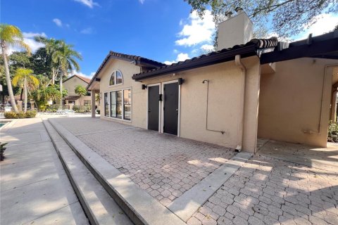 Снять в аренду кондоминиум в Помпано-Бич, Флорида 1 спальня, 55.74м2, № 1989519 - фото 8