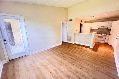 Снять в аренду кондоминиум в Помпано-Бич, Флорида 1 спальня, 55.74м2, № 1989519 - фото 1