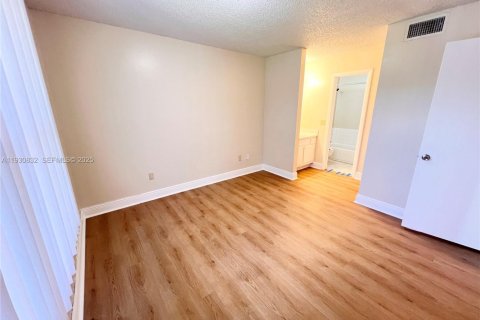 Снять в аренду кондоминиум в Помпано-Бич, Флорида 1 спальня, 55.74м2, № 1989519 - фото 4