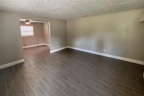 House in Orange Park, Florida 3 bedrooms, 115.94 sq.m. № 1824051 - photo 7