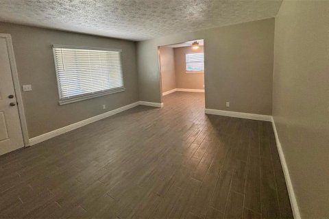 House in Orange Park, Florida 3 bedrooms, 115.94 sq.m. № 1824051 - photo 11