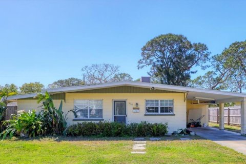 House in Sarasota, Florida 4 bedrooms, 196.77 sq.m. № 1717512 - photo 1